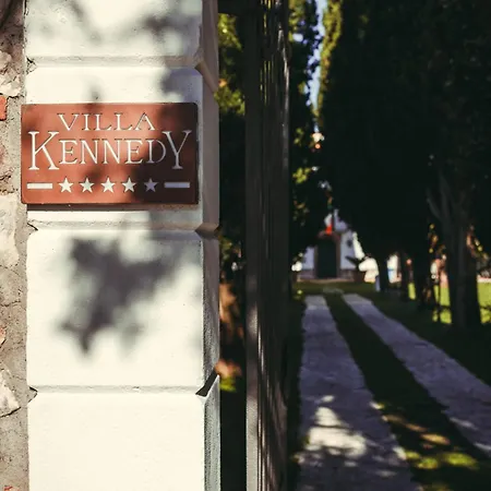 Kennedy - Robert Daire Sirmione
